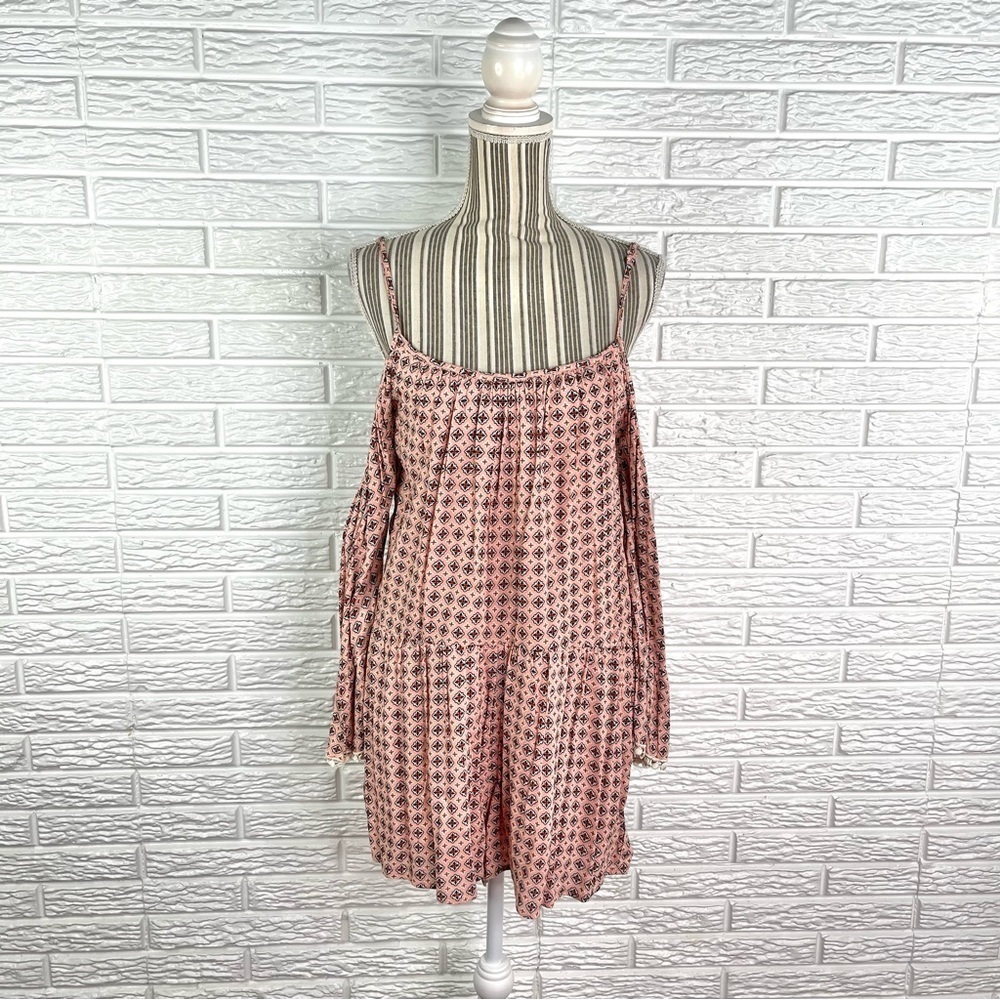 Taylor & Sage Patterned Cold Shoulder Bell Sleeve Romper Size Extra Large XL